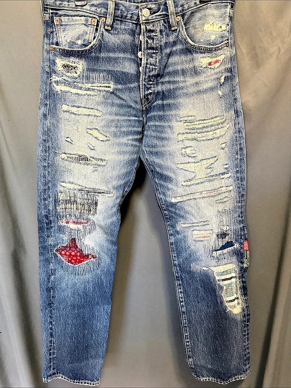 Levi's 501 Distressed Jeans in Blue Waist 32